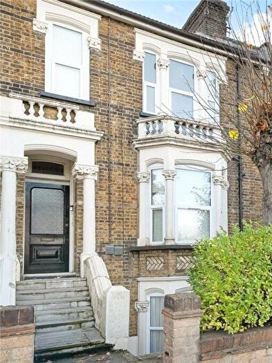 1 Bedroom Flat For Sale In Hollybush Hill, London, E11