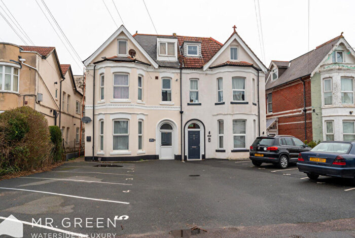 2 Bedroom Apartment For Sale In Westby Road, Bournemouth, Dorset, BH5