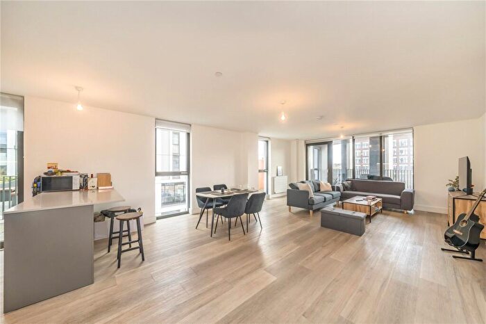 3 Bedroom Flat For Sale In Corn House, Marshgate Lane, Stratford, London, E15