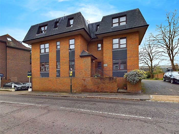 2 Bedroom Flat To Rent In Station Road, Hampton, TW12