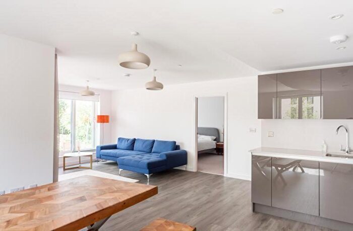2 Bedroom Apartment To Rent In Sovereign Point, Midland Road, Bath, BA2
