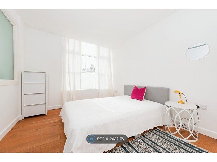 1 Bedroom Flat To Rent In Chertsey Road, Twickenham, TW1