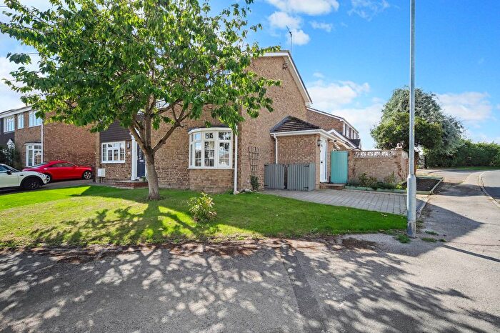 3 Bedroom Semi-Detached House For Sale In Leeches Way, Cheddington, LU7