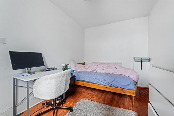 1 Bedroom Flat For Sale In Holmesdale Road, London, SE25