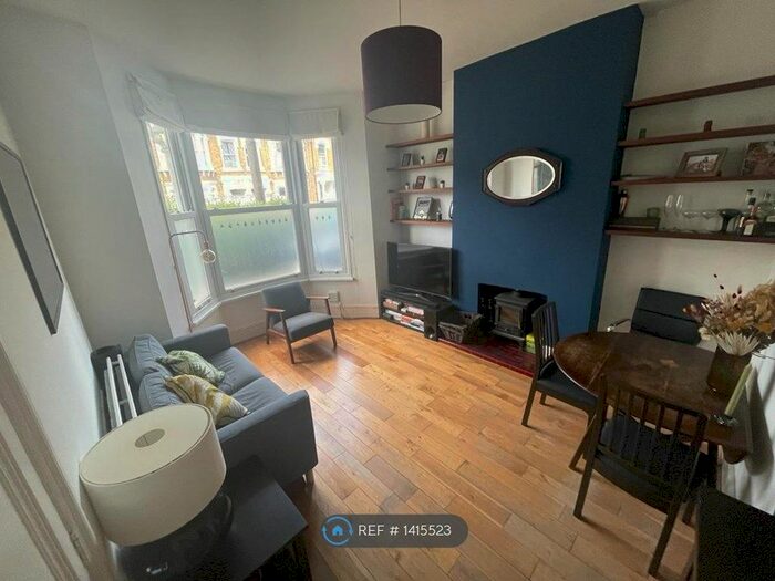 2 Bedroom Flat To Rent In Keston Road, London, SE15