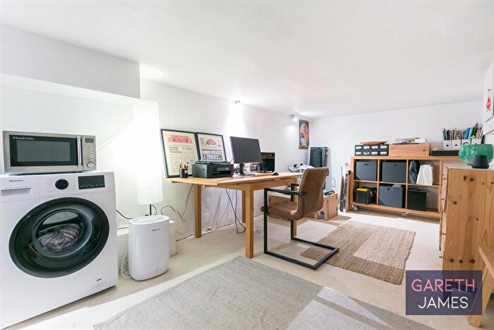 1 Bedroom End Of Terrace House To Rent In Mcdermott Road, SE15