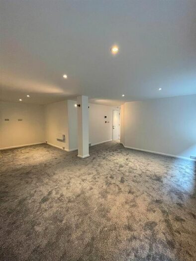 2 Bedroom Flat To Rent In Singapore Road, London, W13