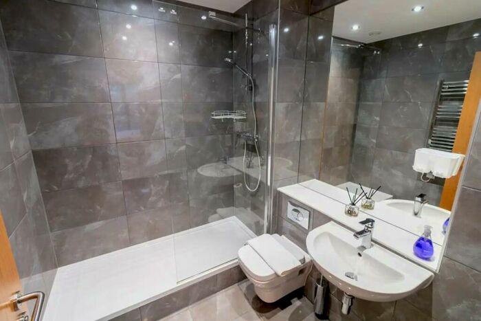 2 Bedroom Flat To Rent In Hackney Road, E2