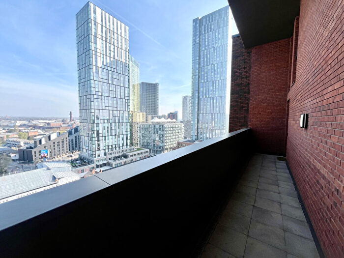 2 Bedroom Apartment To Rent In Queen Street, Salford, M3