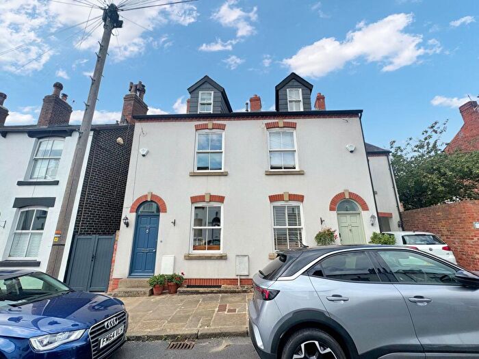 3 Bedroom Semi Detached House To Rent In Victoria Street, Leeds, LS7