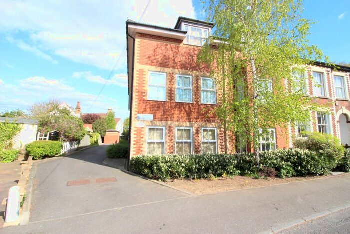 2 Bedroom Flat To Rent In Longfellow Road, Worcester Park, KT4
