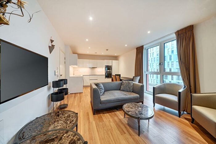 2 Bedroom Flat To Rent In Cable Walk, London, SE10