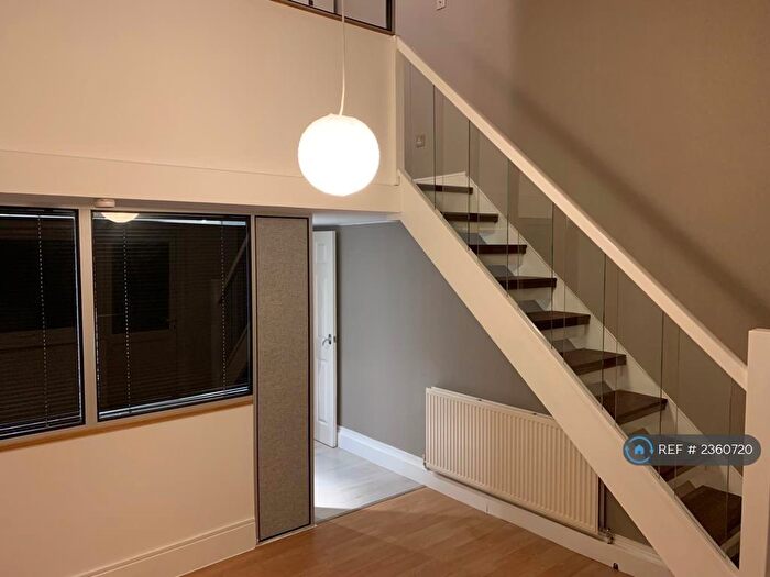 1 Bedroom Terraced House To Rent In Kensington Gardens, Carlton, Nottingham, NG4