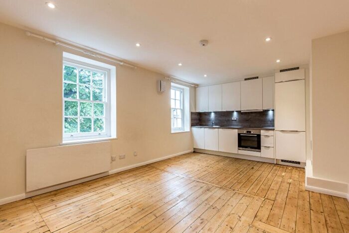 3 Bedroom Flat To Rent In Brent House Brenthouse Road, E9