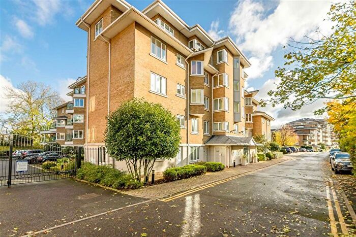 2 Bedroom Flat To Rent In Strand Drive, Kew Riverside, TW9