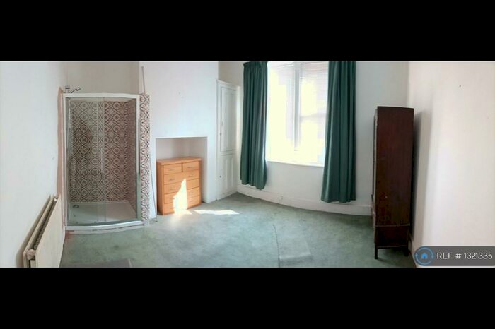 2 Bedroom Flat To Rent In Ravenswood Road, Bristol, BS6