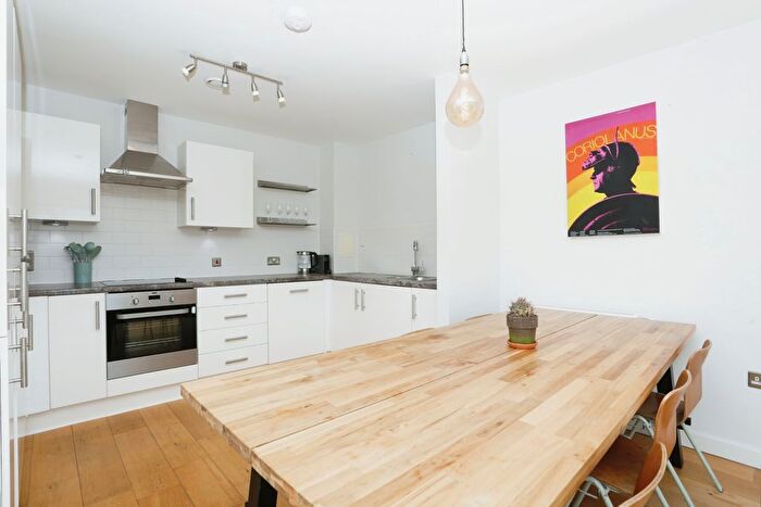 1 Bedroom Flat For Sale In Glengall Road, London, SE15