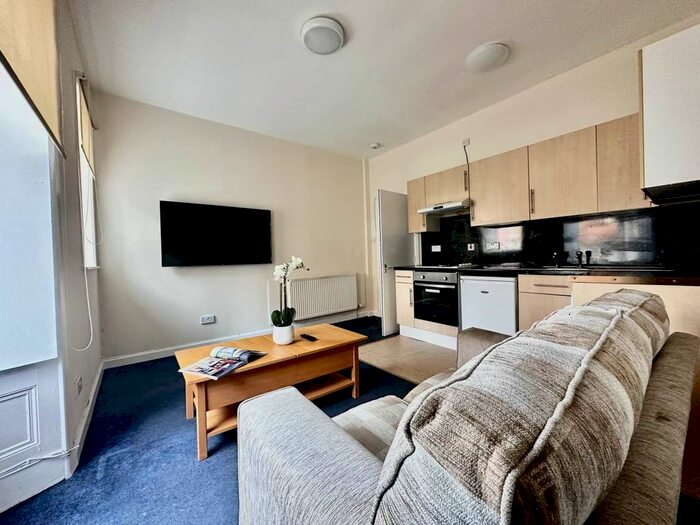 1 Bedroom Flat To Rent In Stirling Street, Dundee, DD3