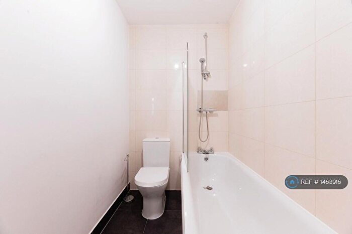 2 Bedroom Flat To Rent In Bank House, Sutton, SM1