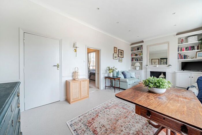2 Bedroom Flat To Rent In Putney, London, SW15