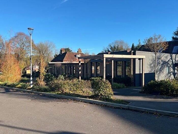 1 Bedroom Apartment For Sale In Manor Gardens, New Ash Green, DA3