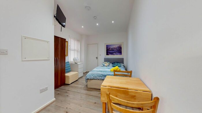 1 Bedroom Studio To Rent In Blenheim Gardens, London, NW2