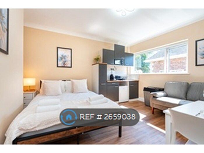 Studio To Rent In Alton Lodge, Bournemouth, BH3