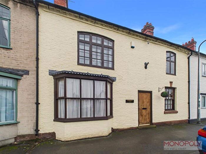 4 Bedroom Property For Sale In High Street, Overton, LL13