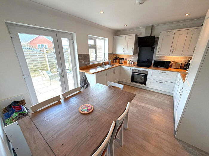 3 Bedroom Bungalow For Sale In Bowett Close, Hundleton, Pembroke, SA71