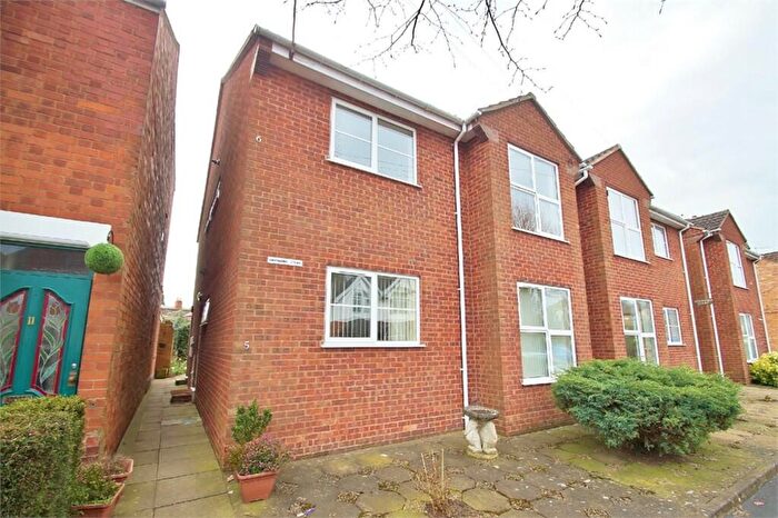 2 Bedroom Flat To Rent In Moyeady Avenue, Rugby, Warwickshire, CV22