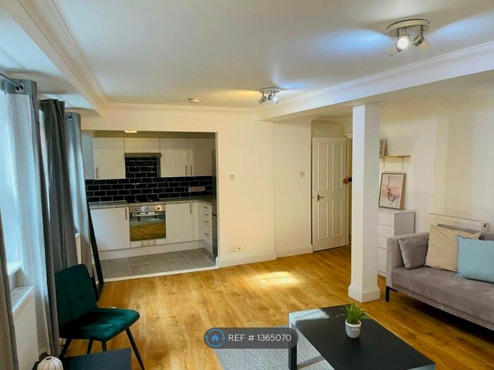 1 Bedroom Flat To Rent In Queens Road, London, SE15