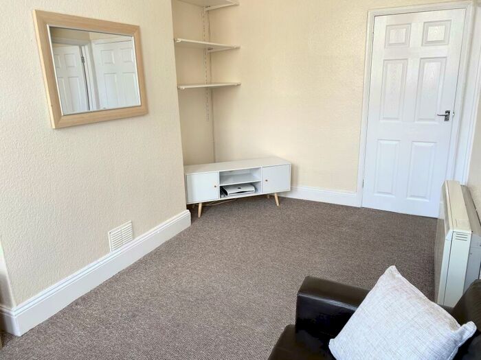 1 Bedroom Flat To Rent In Southside Street, Barbican *Water Rates Included*, PL1