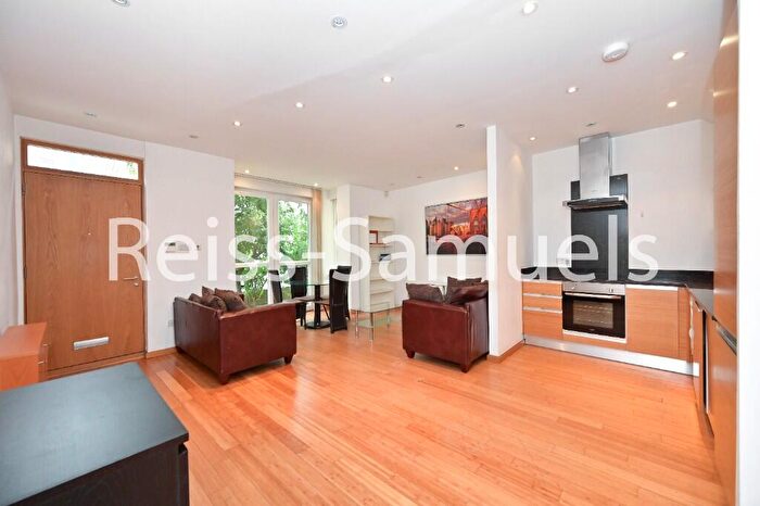3 Bedroom Apartment To Rent In Westferry Road, Canary Wharf, London, E14