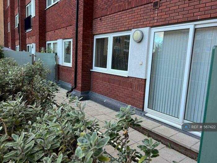 2 Bedroom Flat To Rent In Canon Court, Wallington, SM6