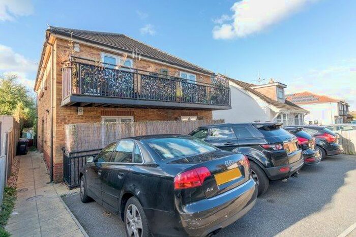 1 Bedroom Flat To Rent In The Approach, Rayleigh, SS6