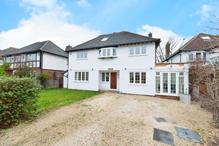 5 Bedroom Detached House For Sale In Hinchley Drive, Esher, Surrey, KT10
