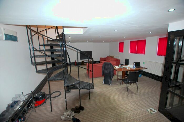 3 Bedroom Flat To Rent In Infirmary Road, Sheffield, S6