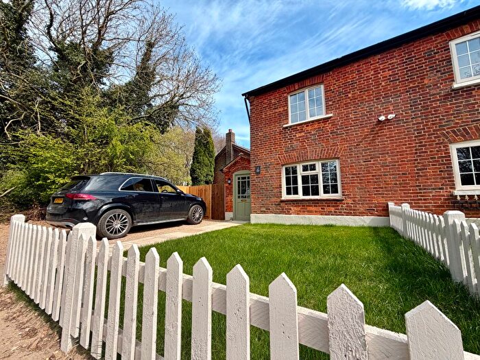3 Bedroom Cottage To Rent In Wandon Green Cottages, Wandon Green, Luton, LU2