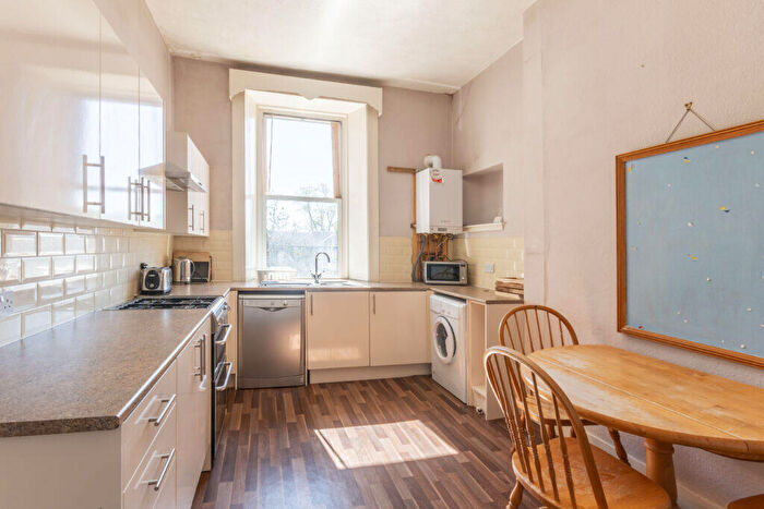 3 Bedroom Flat To Rent In L – South Oxford Street, Edinburgh, EH8