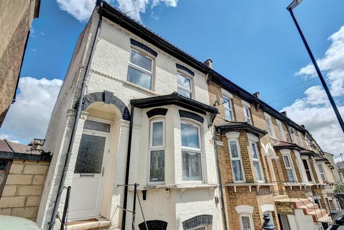 1 Bedroom Flat To Rent In Oval Road, Addiscombe, Croydon, CR0