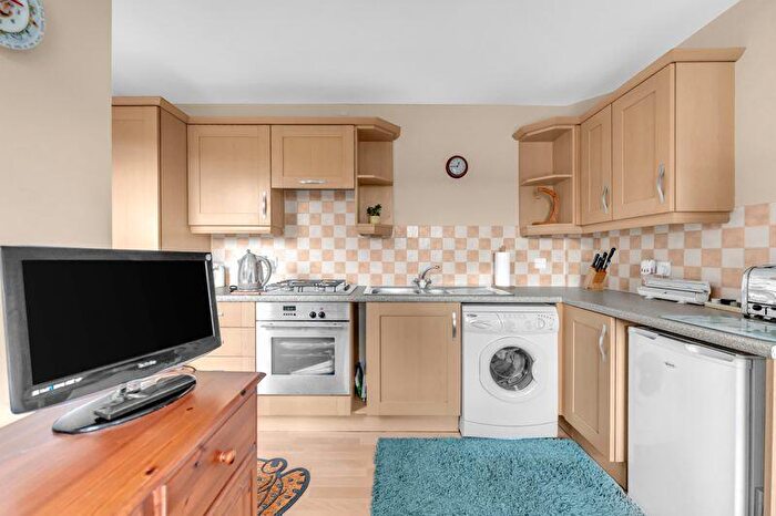 2 Bedroom Semi-Detached House For Sale In Finchley Court, Grimsby, DN31