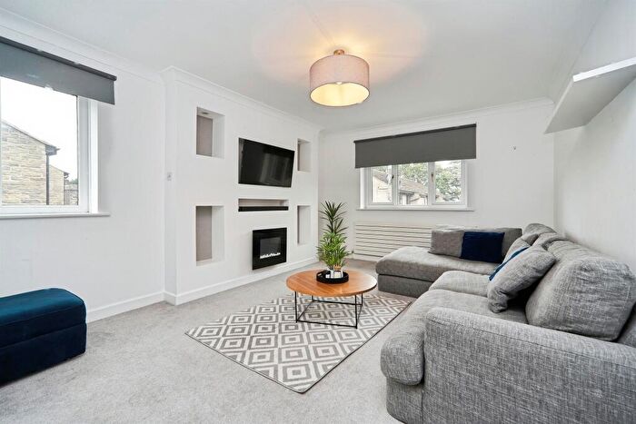 1 Bedroom Flat For Sale In Kerry Garth, Horsforth, Leeds, LS18