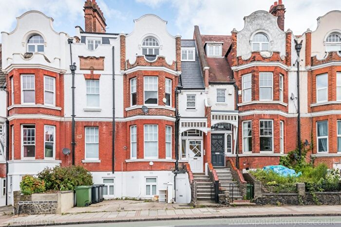 Studio To Rent In Thurlow Park Road, London, SE21