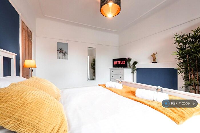 3 Bedroom Flat To Rent In Richmond Park, Bounremonth, BH8