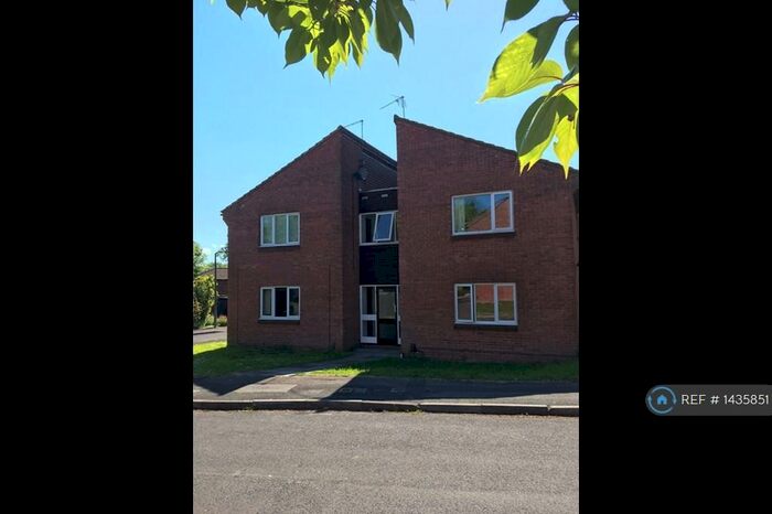Studio To Rent In Stonefield Close, Eastleaze, Swindon, SN5
