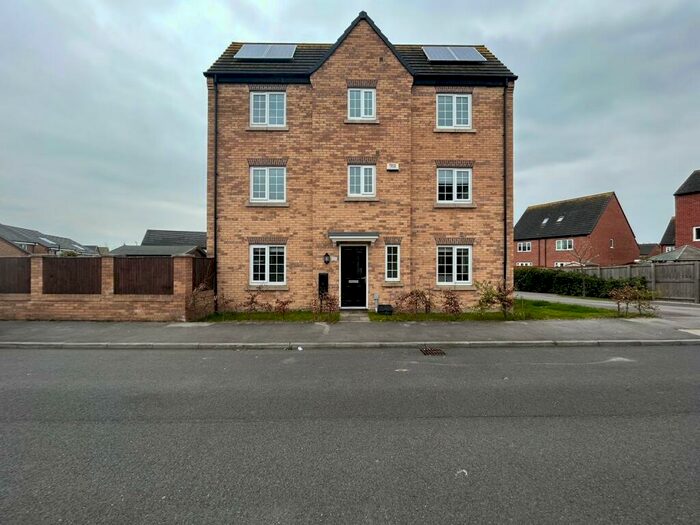 4 Bedroom Semi-Detached House To Rent In Tissington Drive, Waverley, ., S60