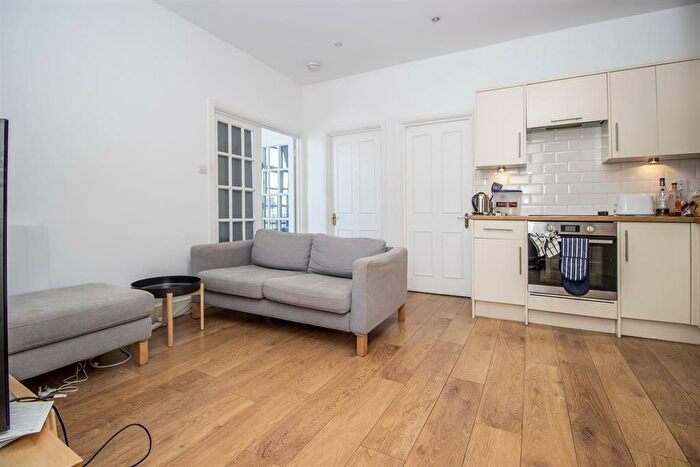 3 Bedroom Apartment To Rent In Albion Yard, Whitechapel, E1