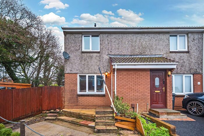 3 Bedroom Semi-Detached House For Sale In The Heathers, PL6