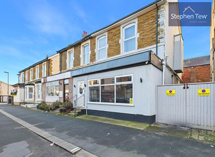 6 Bedroom Semi-Detached House For Sale In Wellington Road, Blackpool, FY1