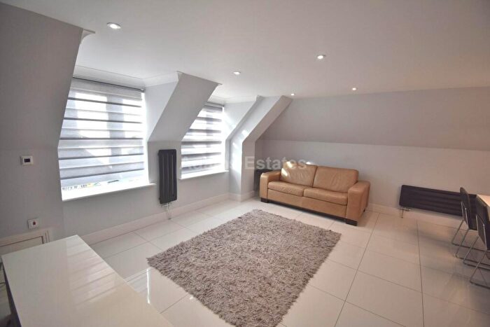 2 Bedroom Apartment To Rent In Pocket Place, Earley, RG6